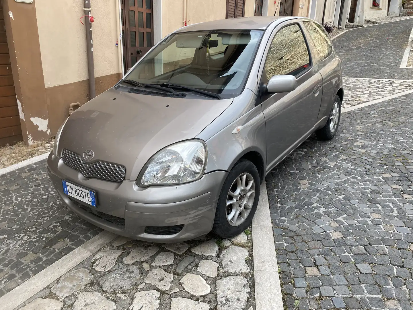 Toyota Yaris 3p 1.4 d-4d Sol - 2