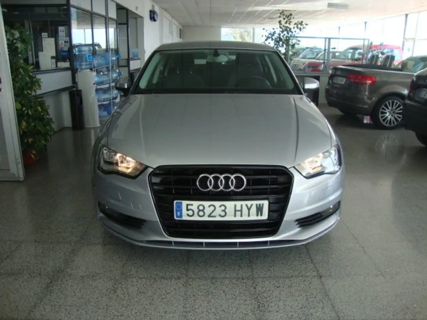 Audi A3 Attracted Sedan 1.6 TDI 110cv clean d Plateado - 1