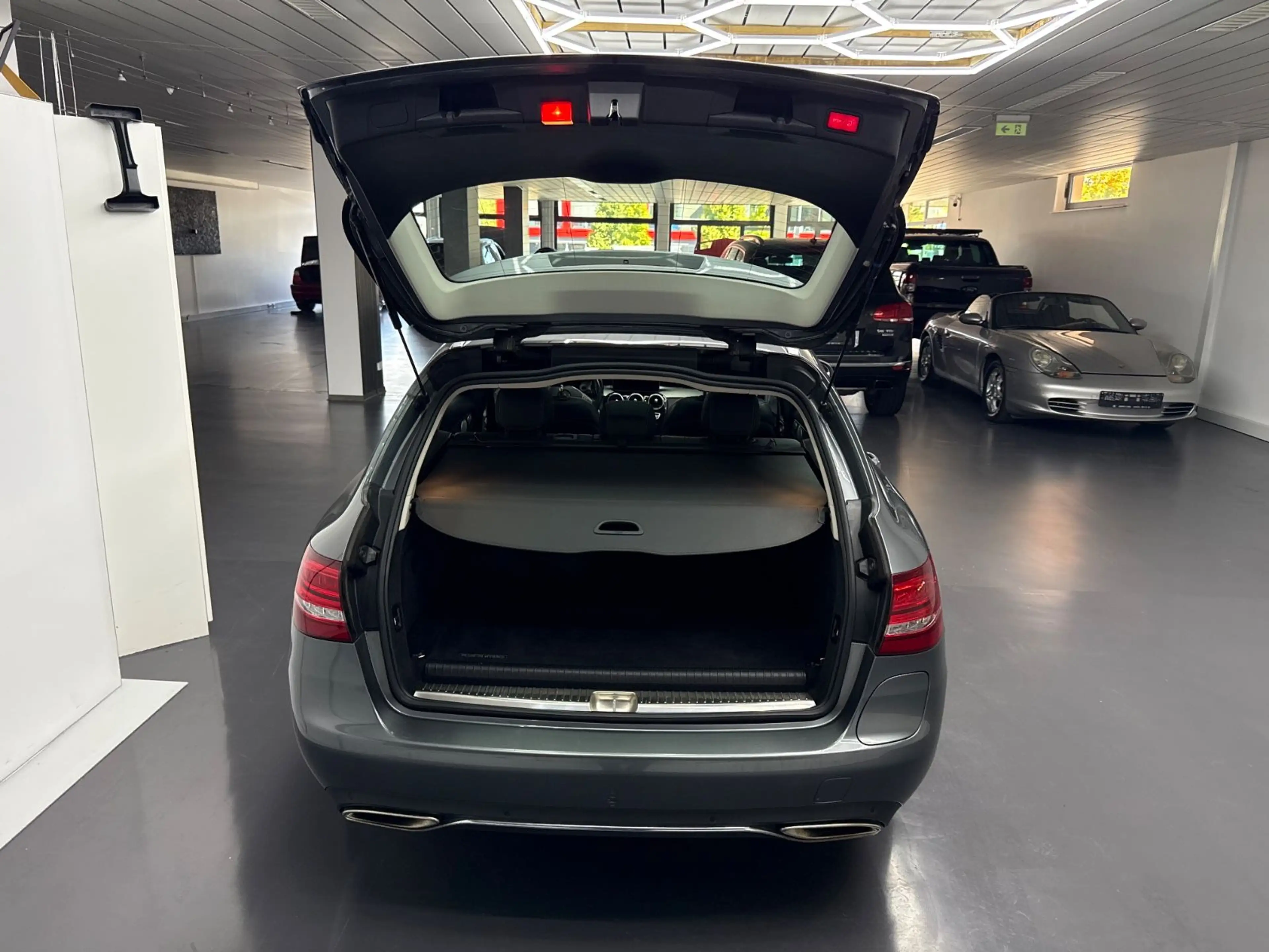 Mercedes-Benz C 350 e/T-Modell/NAVI/360°/Pano/LED-Scheinwerfer — photo 9