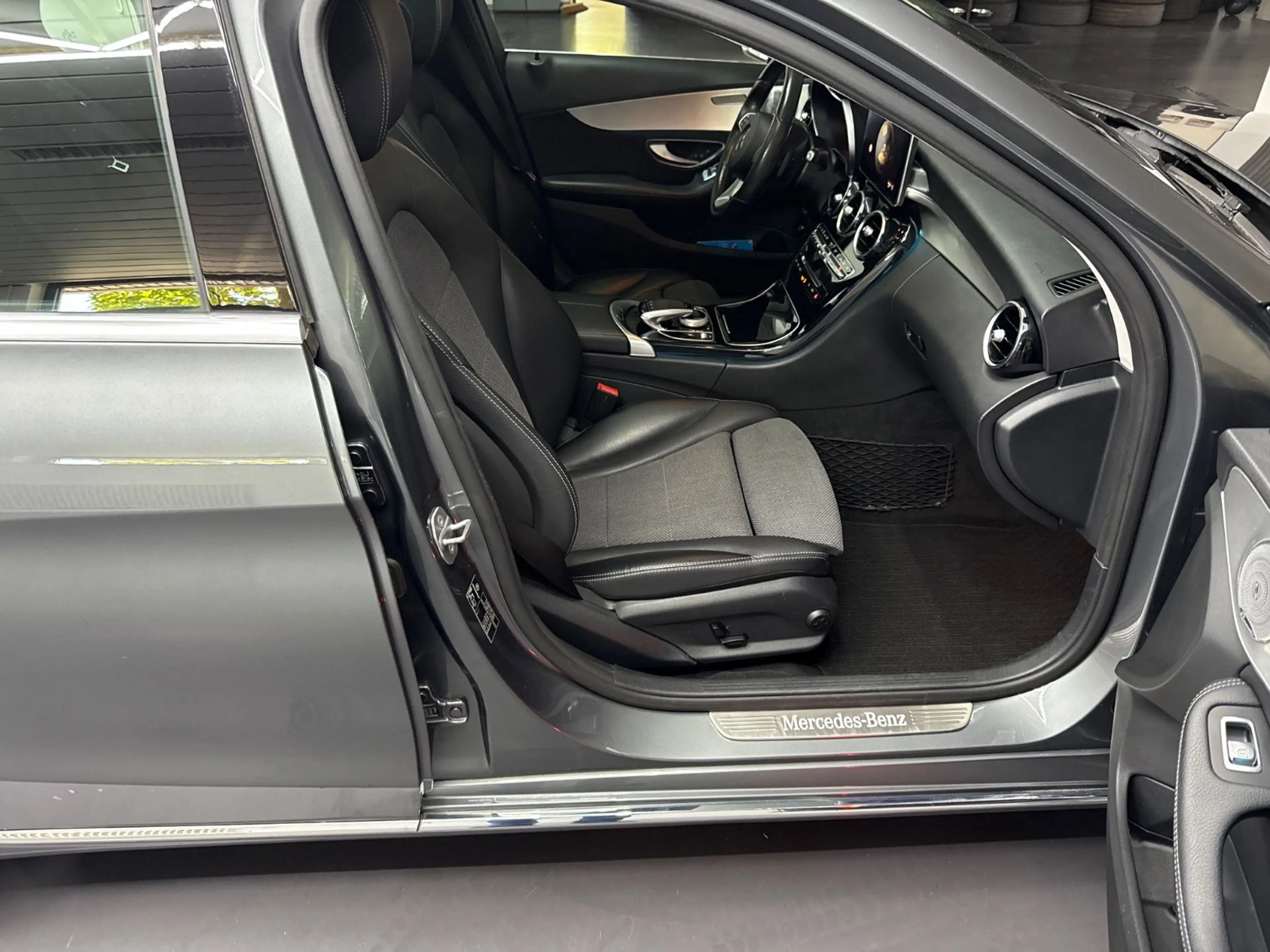 Mercedes-Benz C 350 e/T-Modell/NAVI/360°/Pano/LED-Scheinwerfer — photo 14