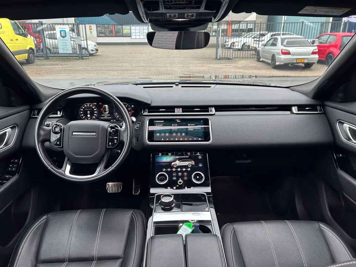 Land Rover Range Rover Velar 2.0 I4 Turbo AWD R-Dynamic SE Grijs - 2