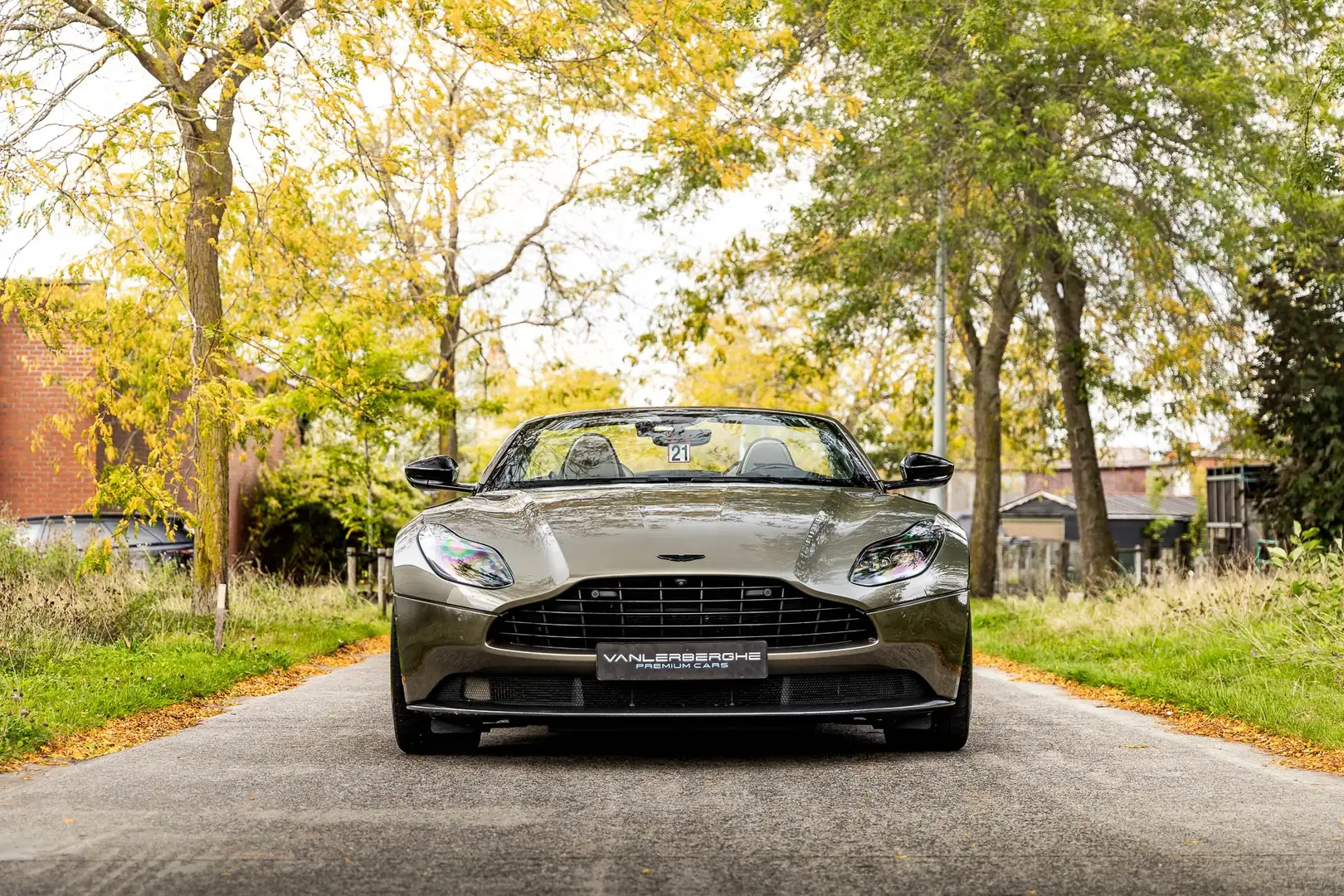 Aston Martin DB11 V8 Volante Cabrio * B&O * 360 * Carbon * Black * Gris - 2