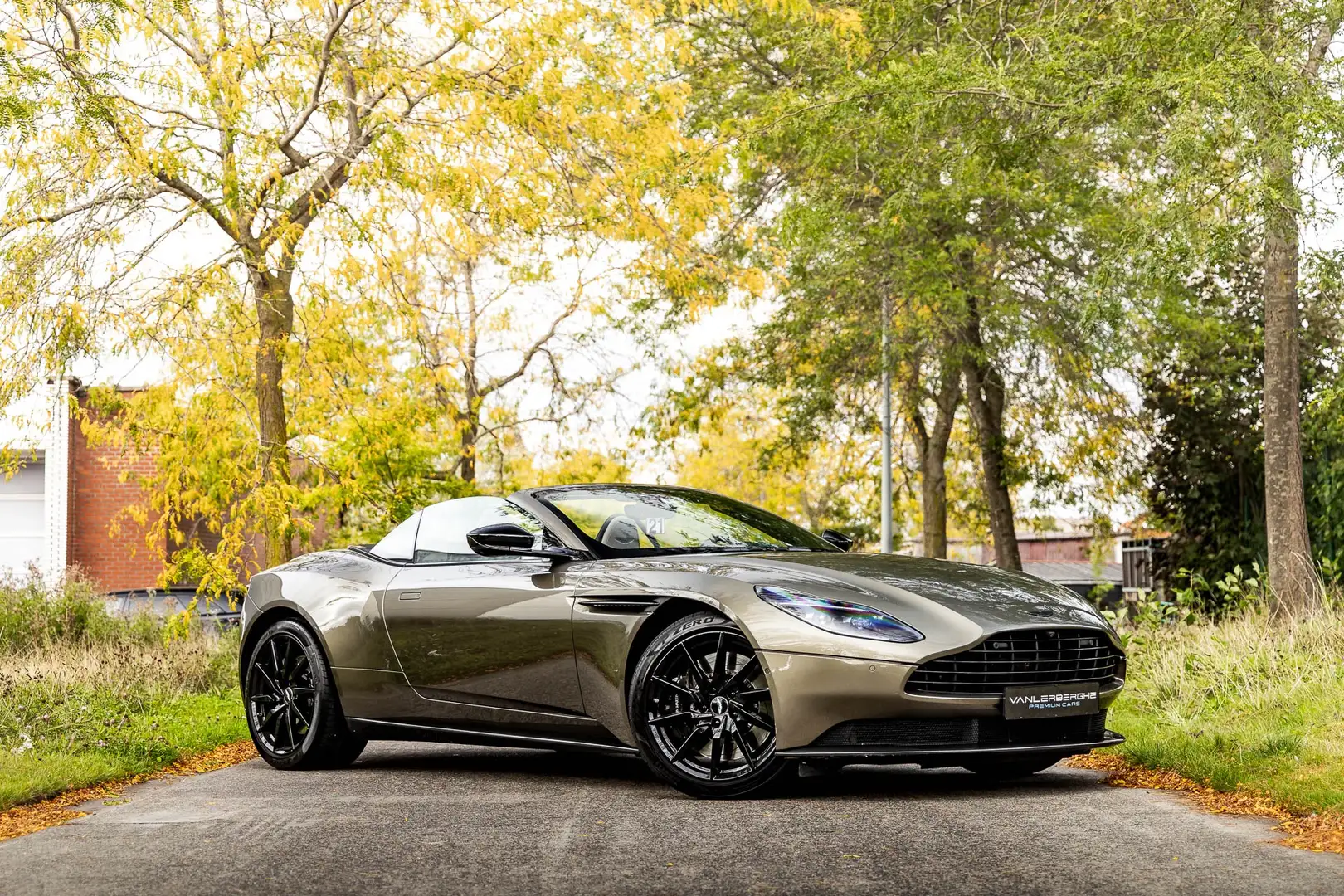 Aston Martin DB11 V8 Volante Cabrio * B&O * 360 * Carbon * Black * Gris - 1