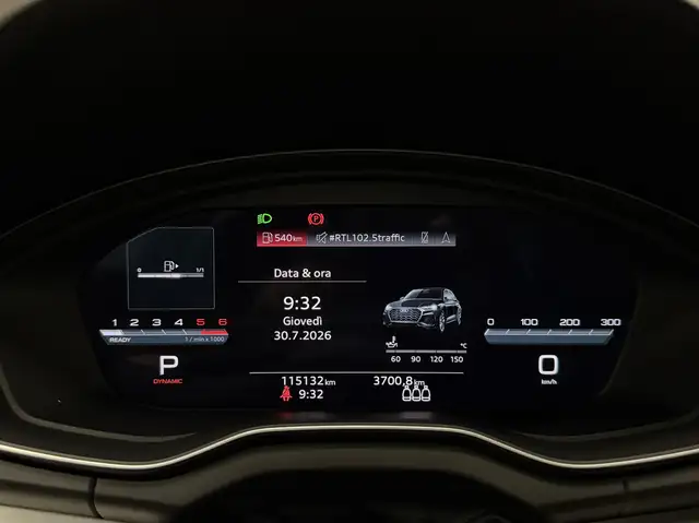 Audi Q5 view 11