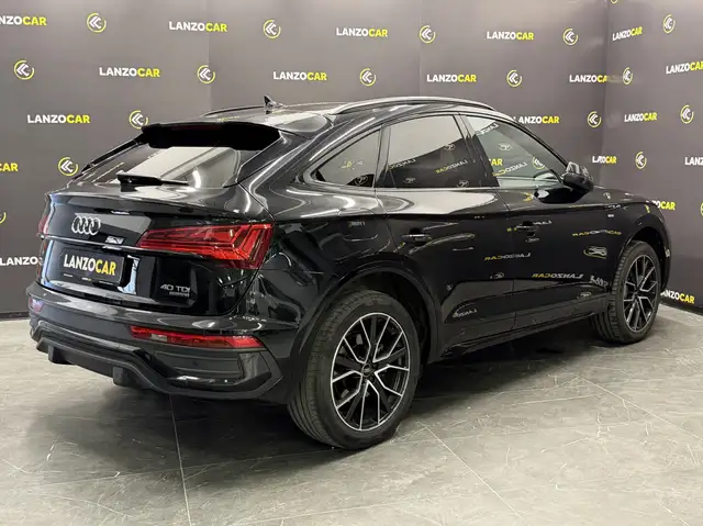 Audi Q5 view 4