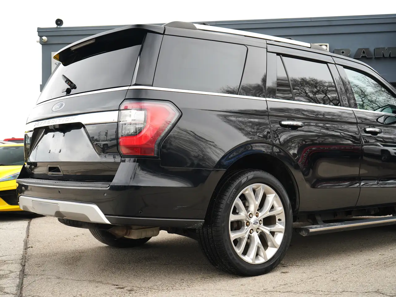 Ford Expedition снимка Ford Expedition