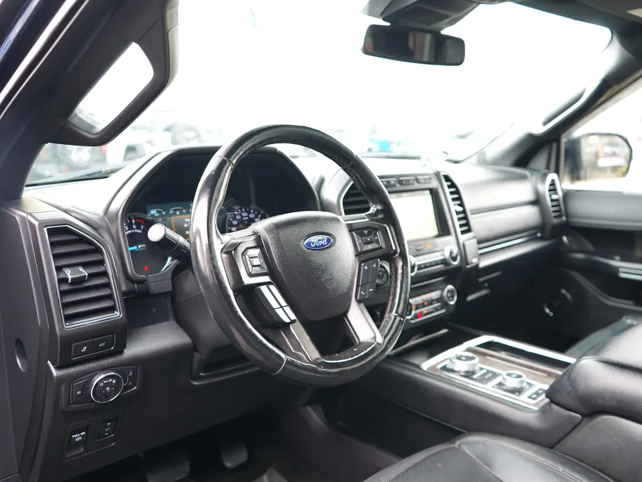 Ford Expedition снимка Ford Expedition