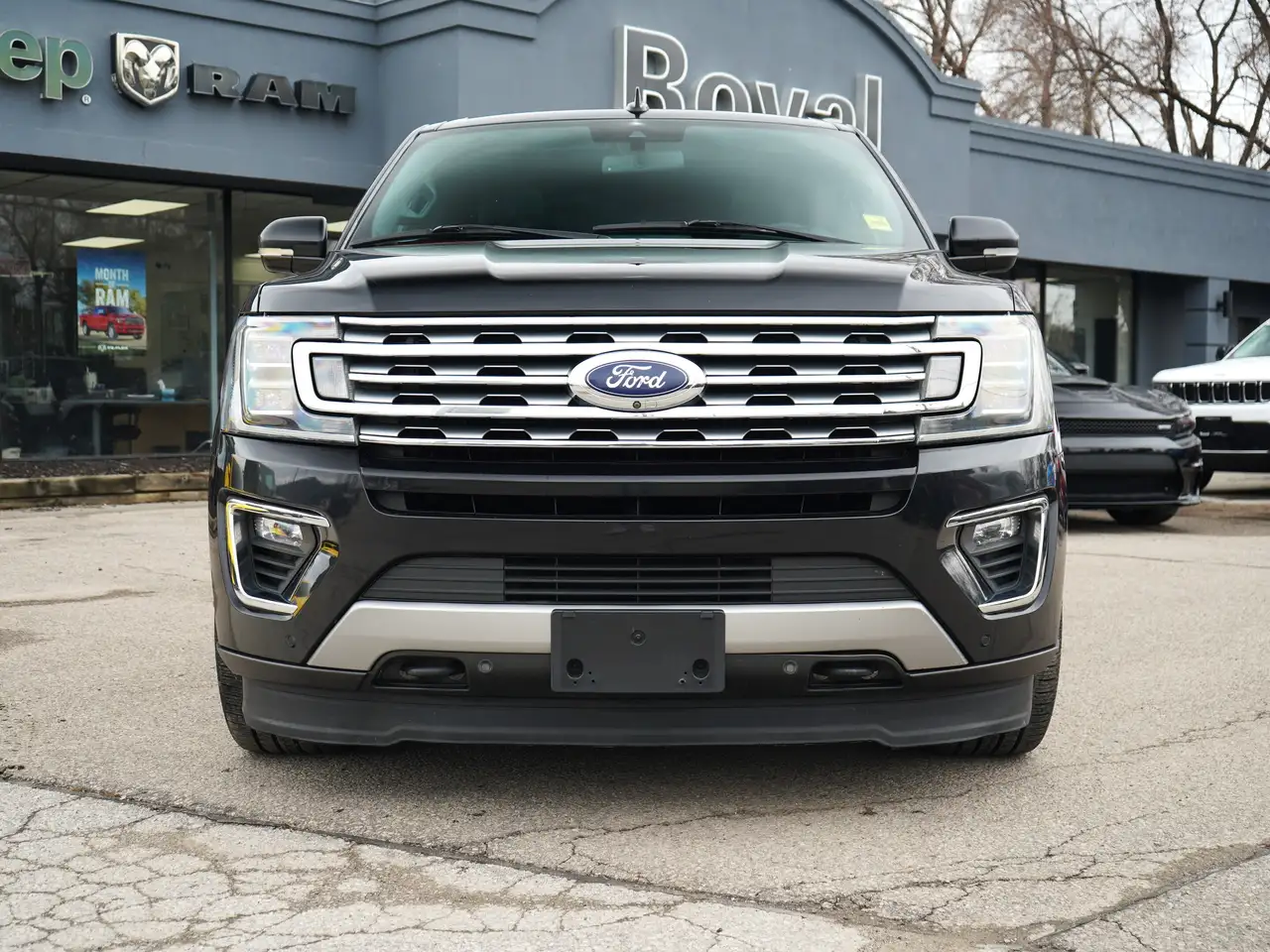 Ford Expedition снимка Ford Expedition