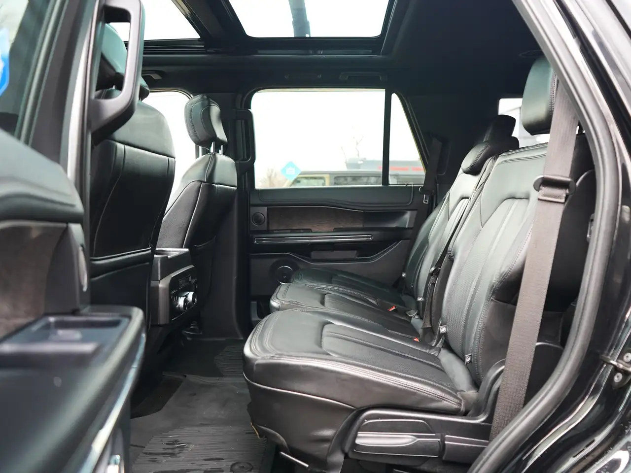 Ford Expedition снимка Ford Expedition