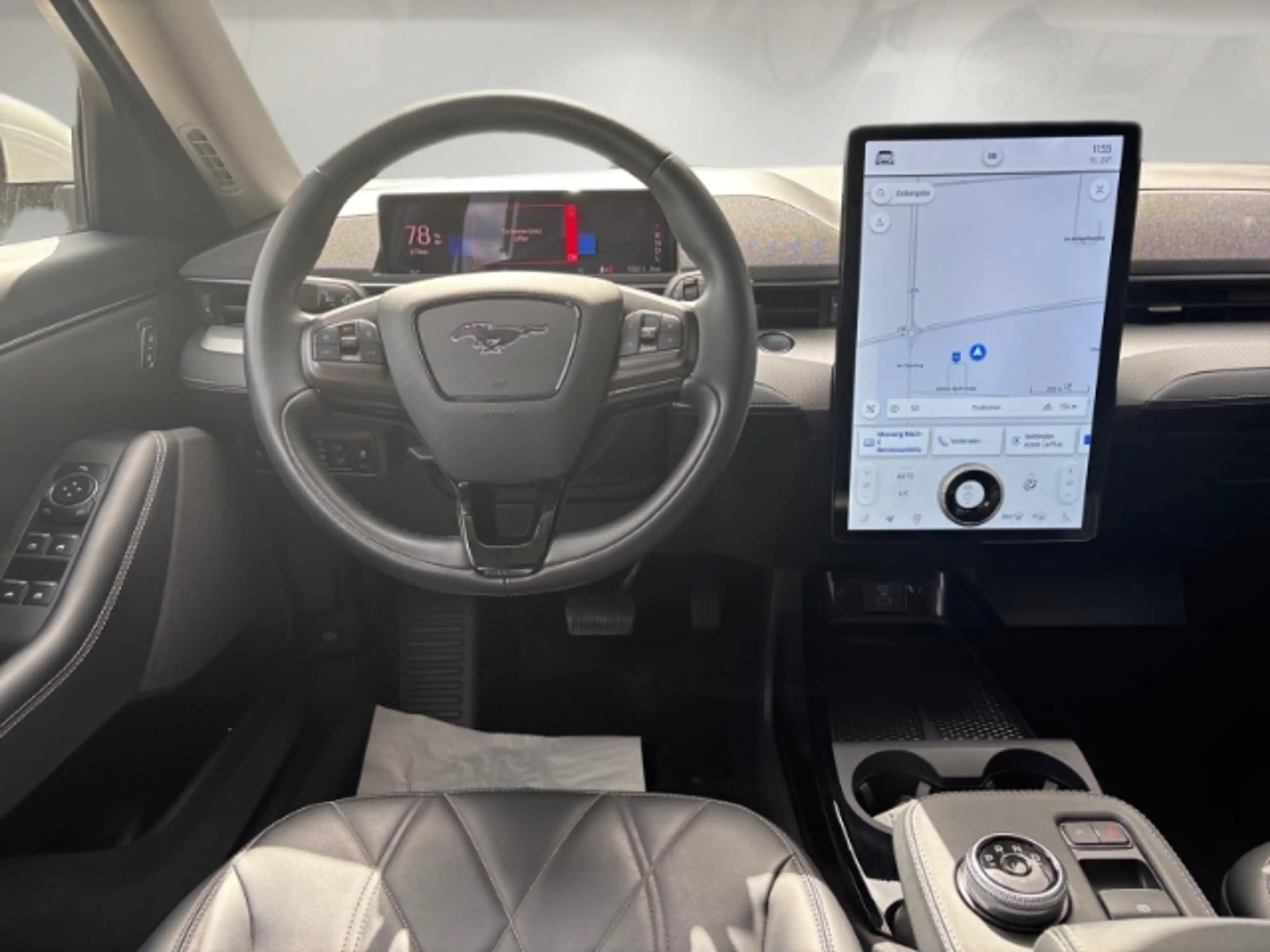 Ford Mustang Mach-E Extended Range 99kwh Leder/Navi/PDC — photo 11
