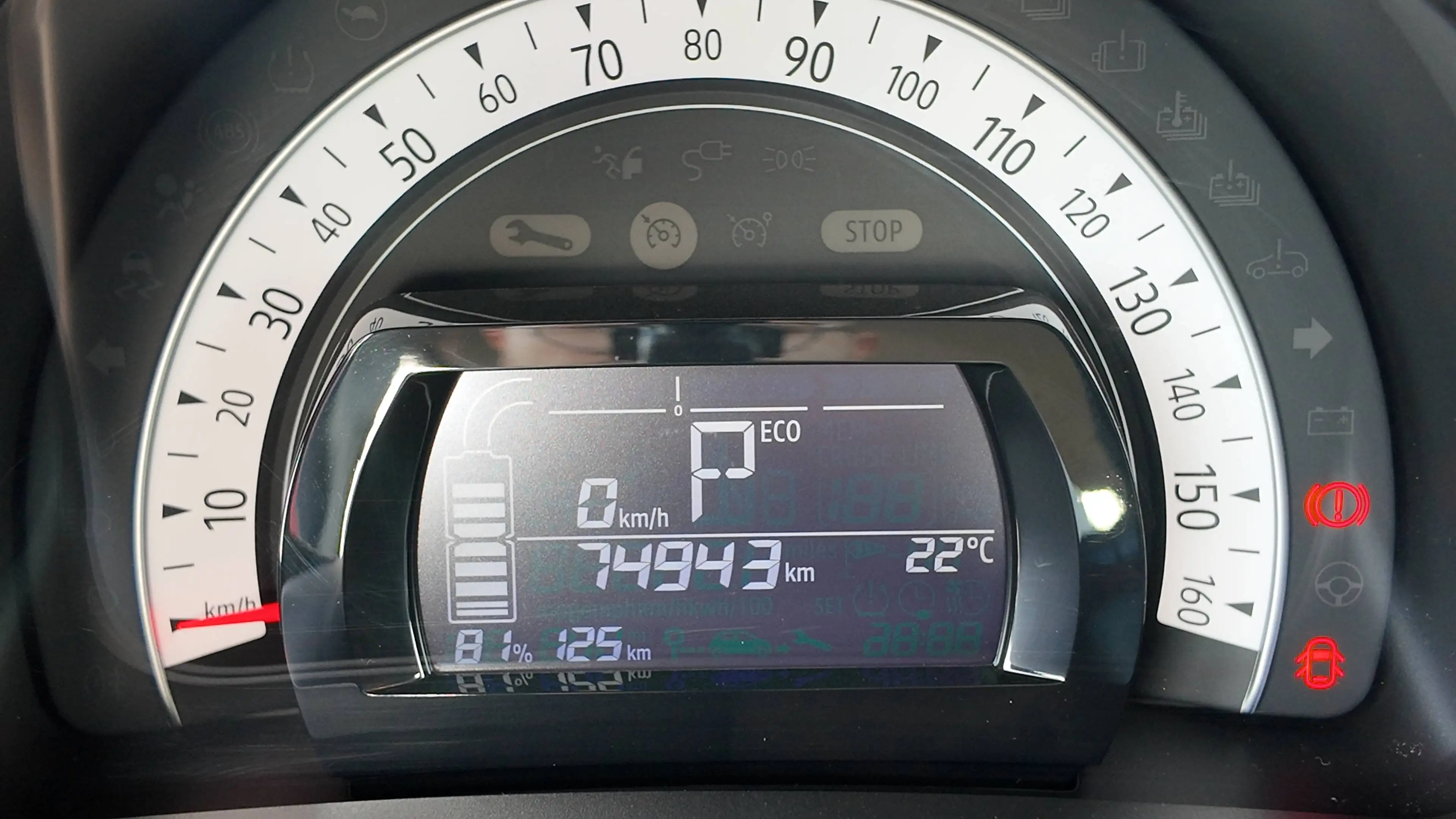 Renault Twingo Twingo Electric ZEN — photo 14