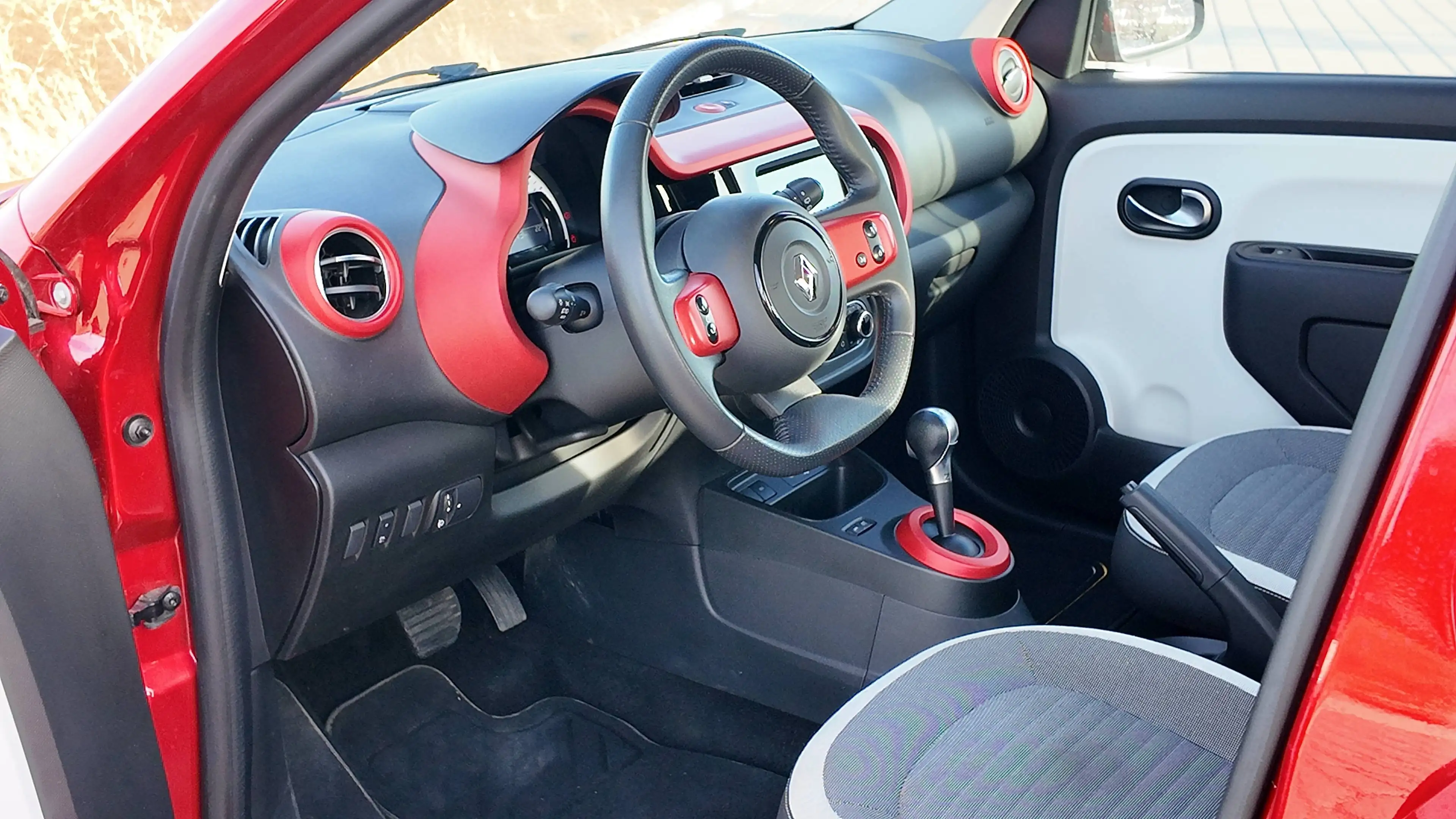 Renault Twingo Twingo Electric ZEN — photo 11