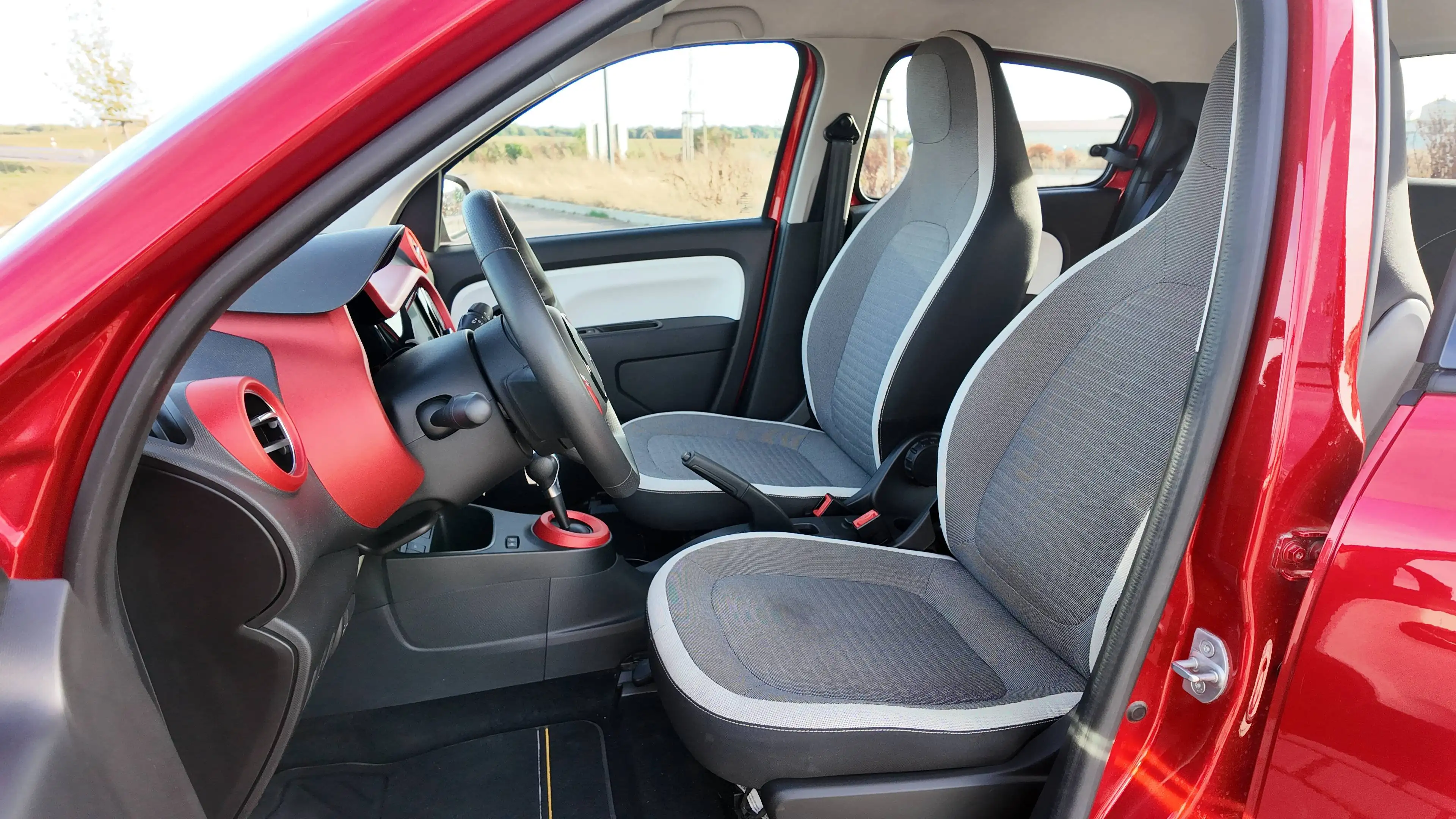 Renault Twingo Twingo Electric ZEN — photo 10