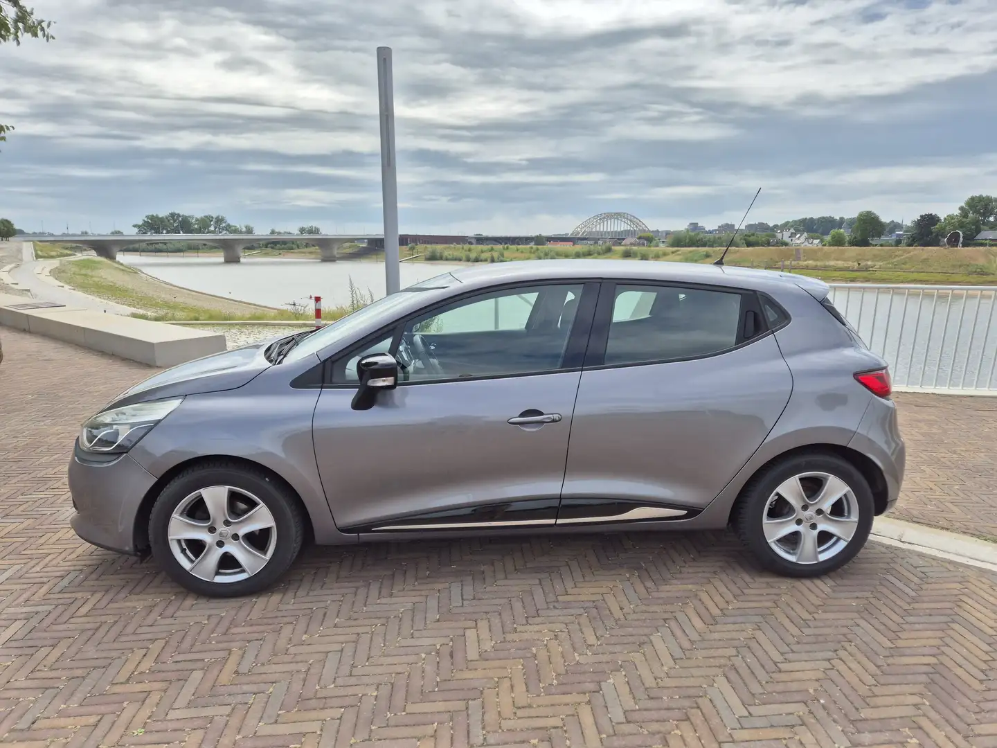 Renault Clio Clio 0.9 TCe Dynamique Grijs - 2
