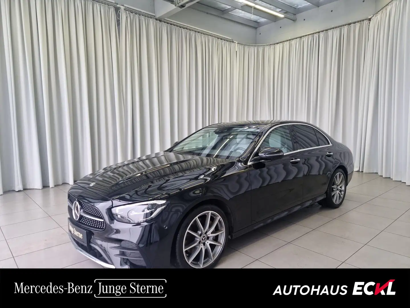 Mercedes-Benz E 220 d 4MATIC Limousine Austria Edition AMG Line Schwarz - 1