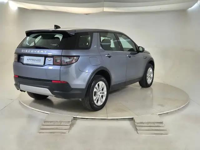 Land Rover Discovery Sport view 2