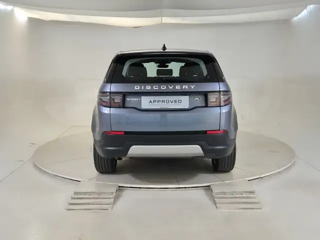 Land Rover Discovery Sport view 7