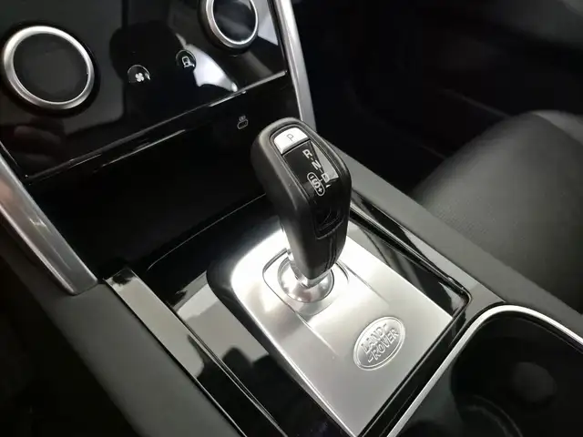 Land Rover Discovery Sport view 11