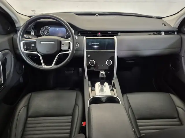 Land Rover Discovery Sport view 4