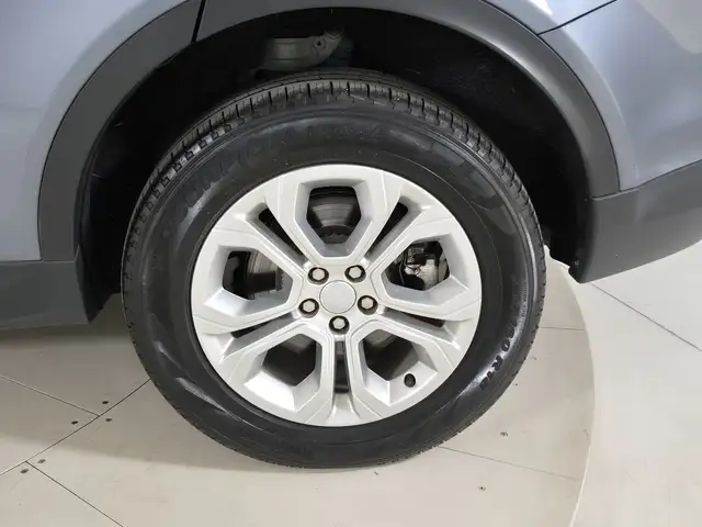 Land Rover Discovery Sport view 9