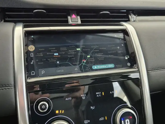Land Rover Discovery Sport view 12