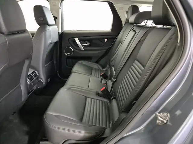 Land Rover Discovery Sport view 5