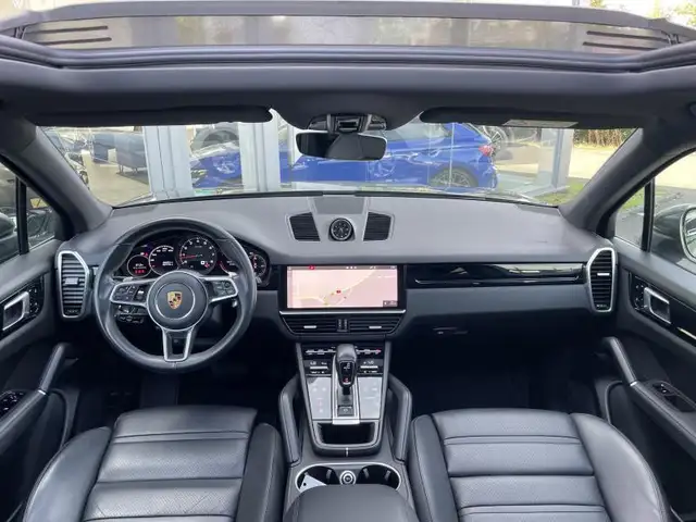Porsche Cayenne view 13
