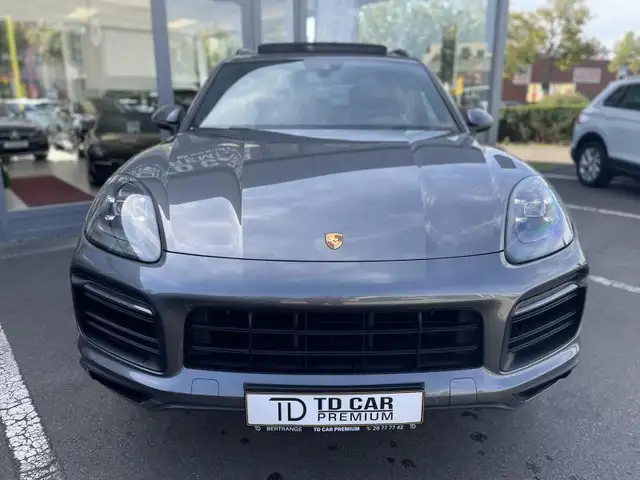 Porsche Cayenne view 2