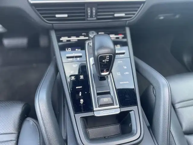 Porsche Cayenne view 10
