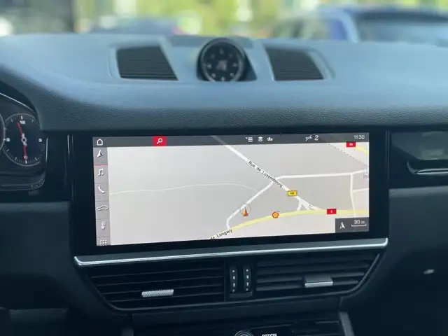 Porsche Cayenne view 9