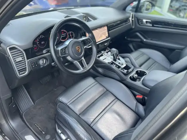 Porsche Cayenne view 6