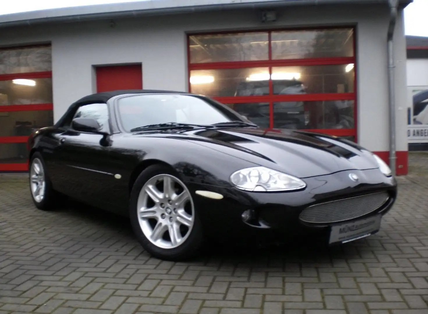 Jaguar XK8 Convertible 4.0 - 1