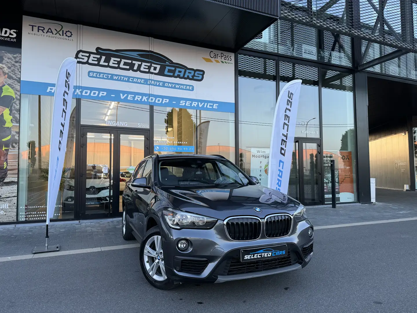 BMW X1 sDrive18i Aut. xLine Gris - 1