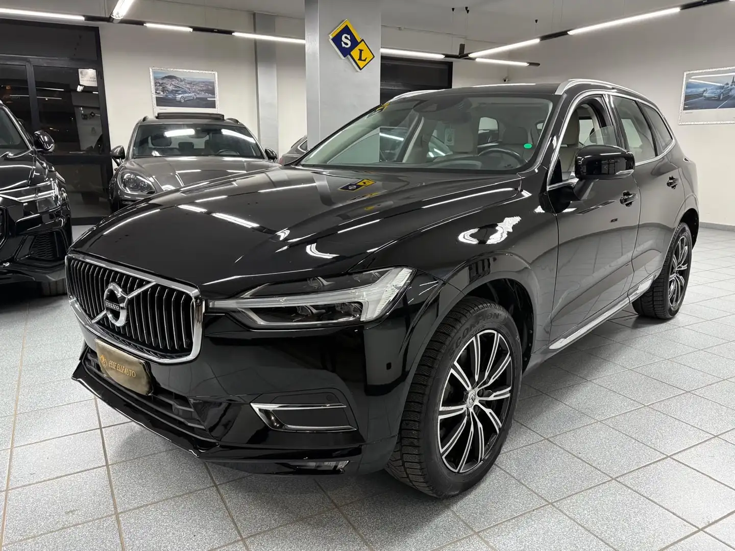 Volvo XC60 2.0 b4 Inscription auto Nero - 1