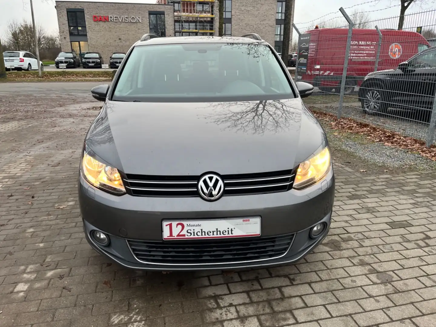 Volkswagen Touran 2.0 TDI DSG PDC Kamera SHZ Navi Klimaauto Grau - 2