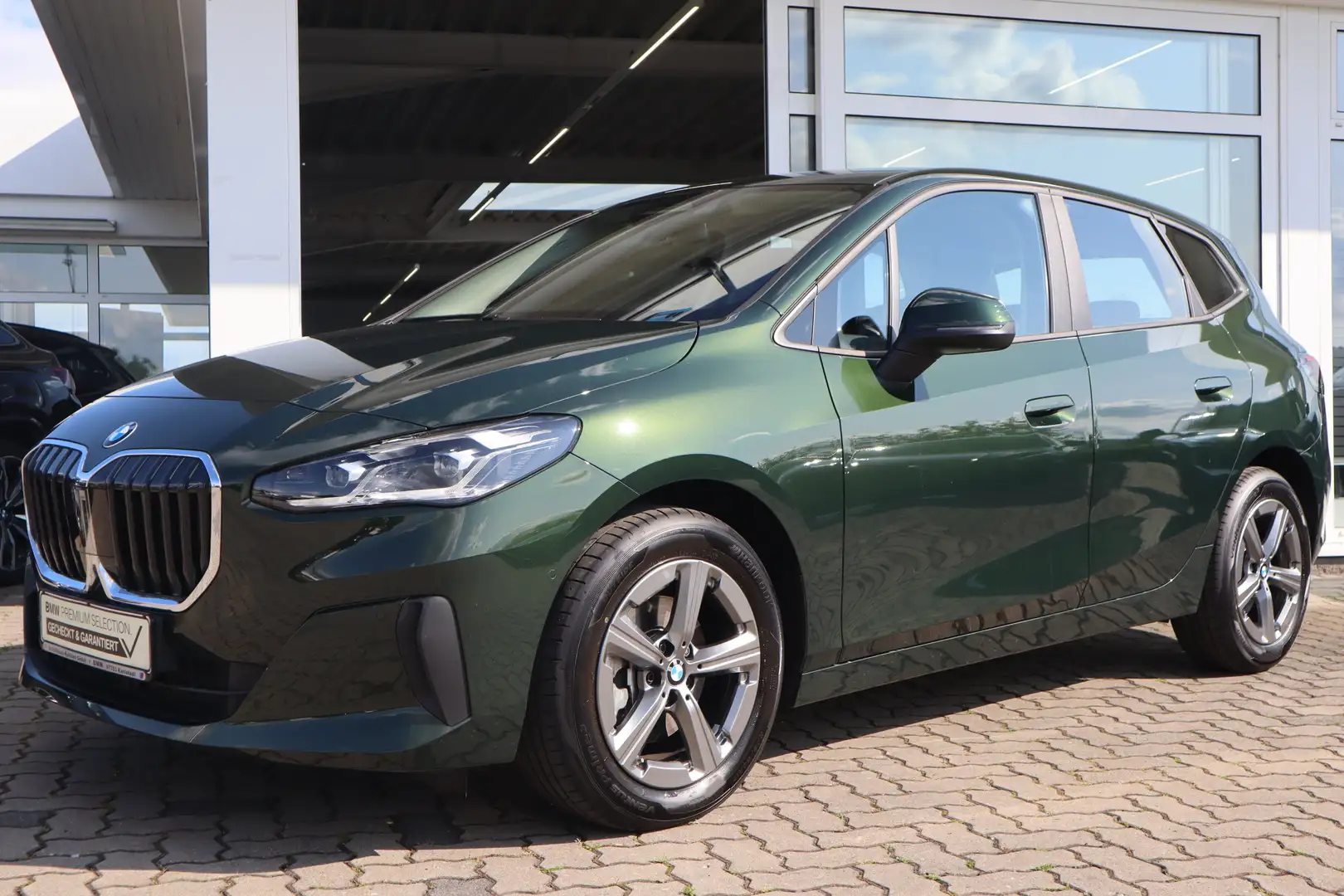 BMW 218 i Active Tourer DAB LED Komfortzg. AHK Shz Groen - 1