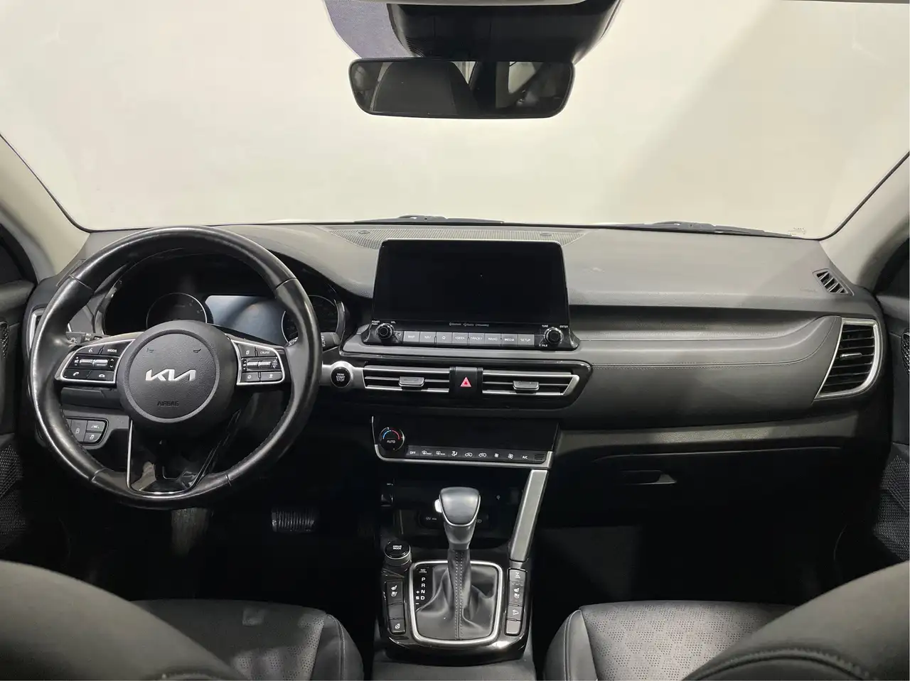 Kia Seltos снимка Kia Seltos