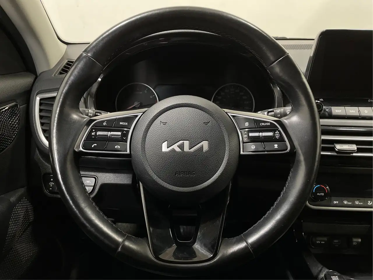 Kia Seltos снимка Kia Seltos