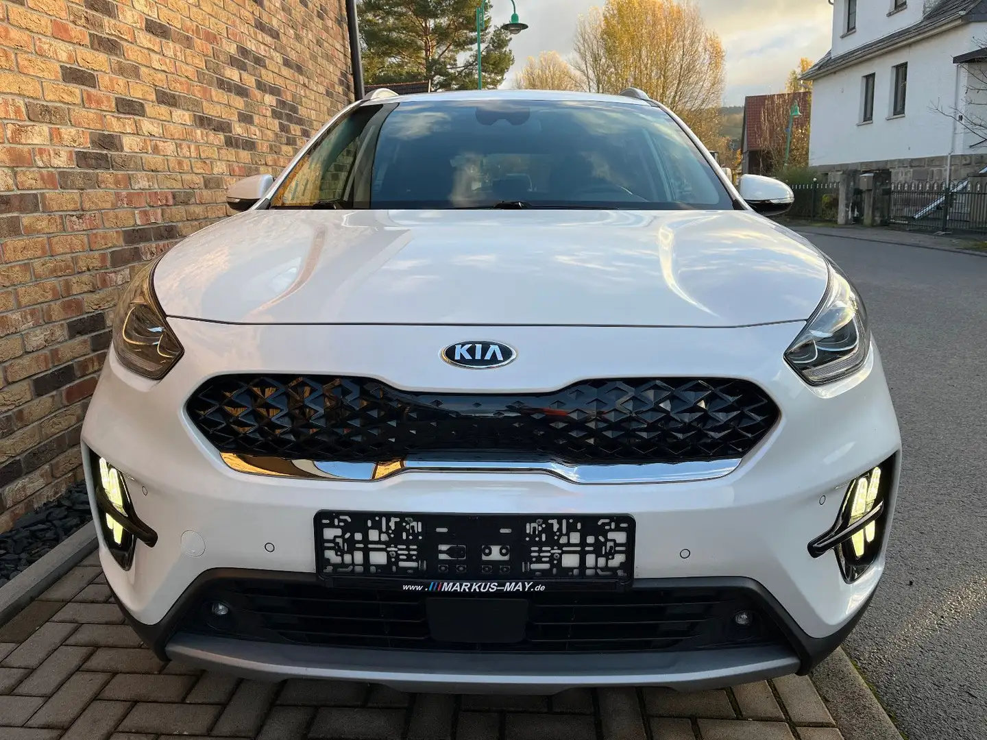 Kia Niro Spirit Niro HEV Leder Navi LKAS RCTA Shz+Belüftu Weiß - 2