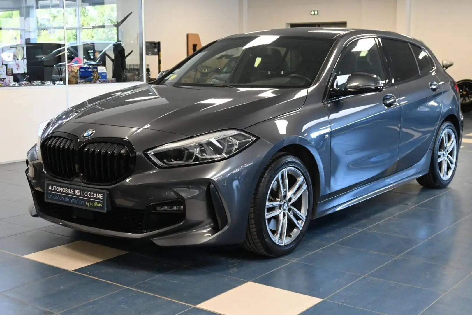 BMW 118 SERIE F40 118d 150 ch BVA8 M Sport Gris - 1