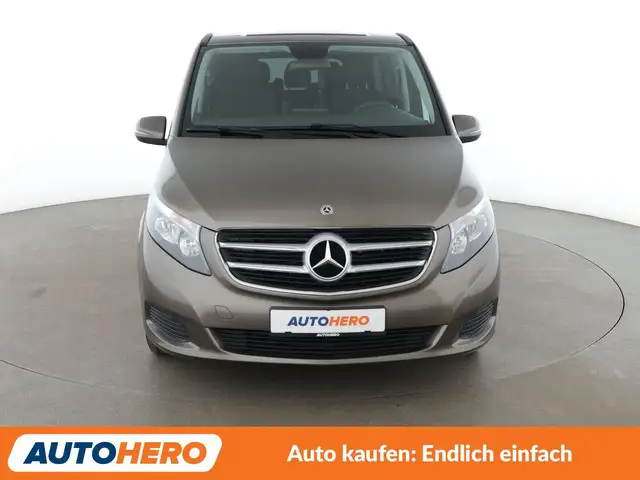 Mercedes-Benz V-Class view 9