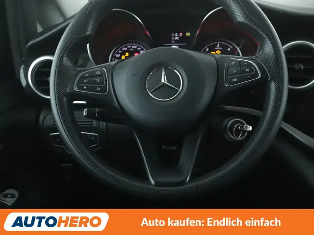 Mercedes-Benz V-Class view 19