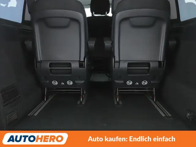 Mercedes-Benz V-Class view 17