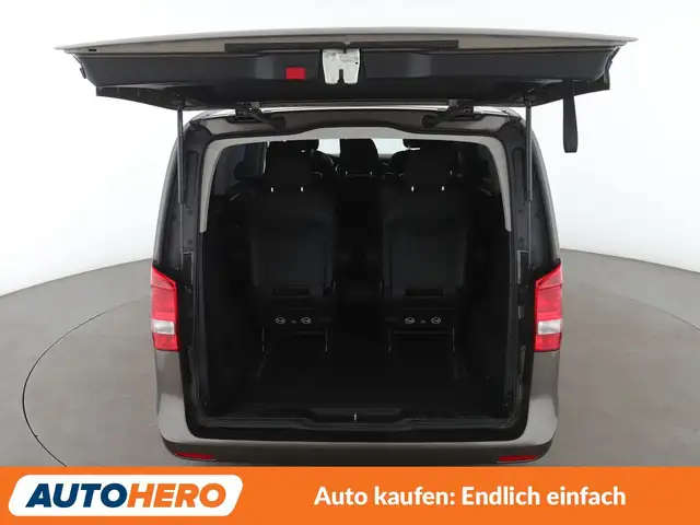 Mercedes-Benz V-Class view 16
