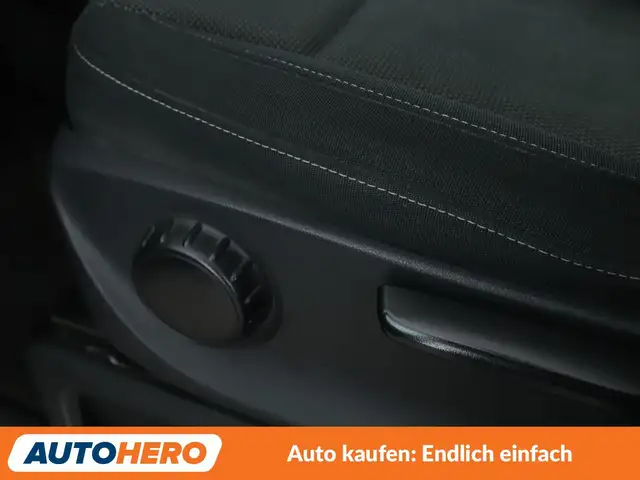 Mercedes-Benz V-Class view 28