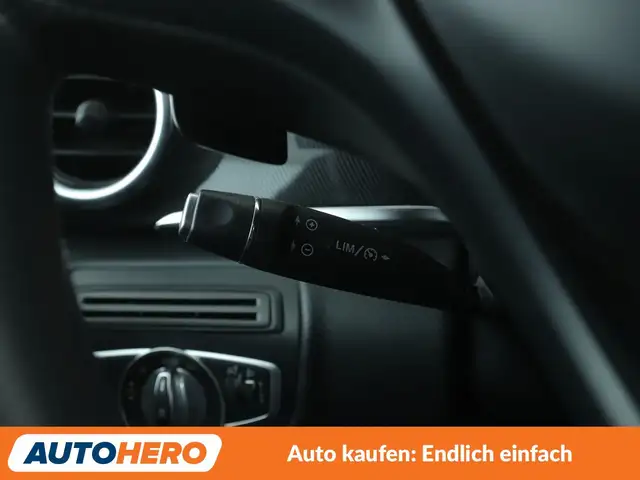 Mercedes-Benz V-Class view 25