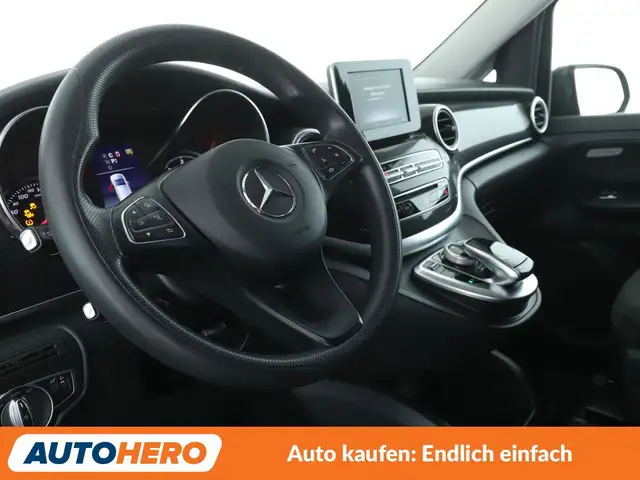 Mercedes-Benz V-Class view 11
