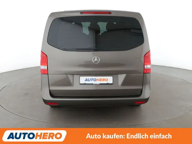 Mercedes-Benz V-Class view 5