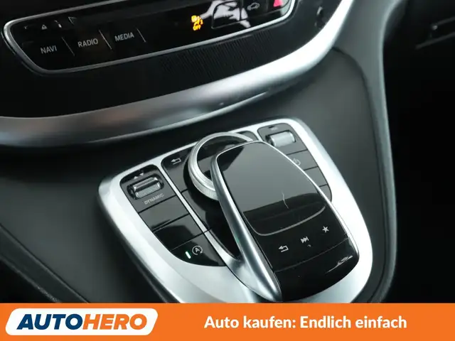 Mercedes-Benz V-Class view 24