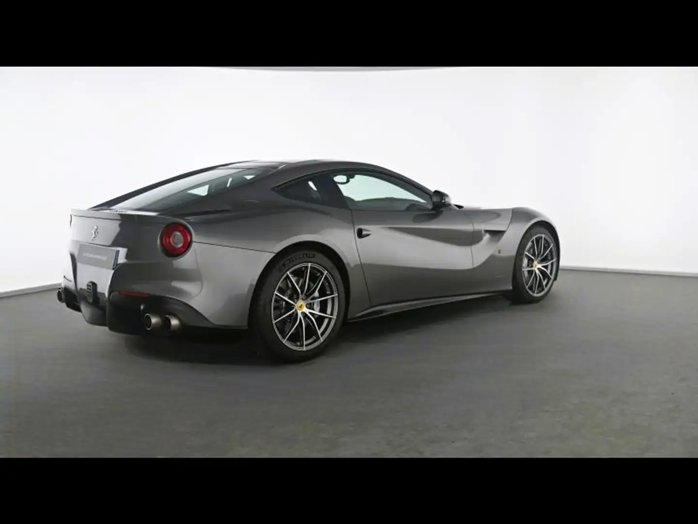 Ferrari F12 V12 6.3 740ch Grijs - 2